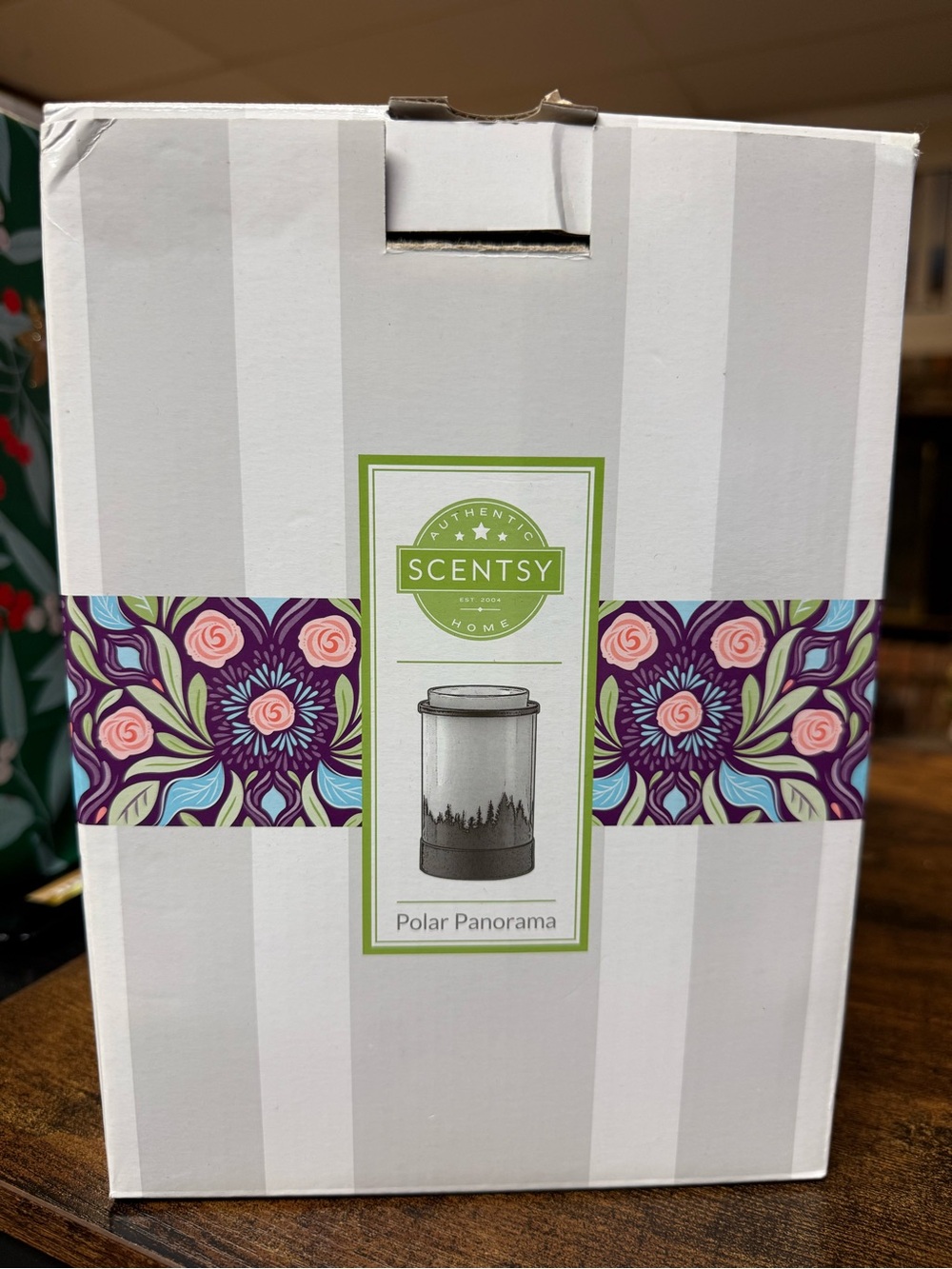 Polar Panorama Scentsy Warmer - Picture 3 of 3